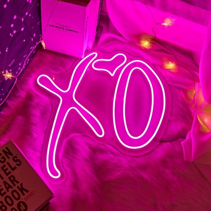 Personalized XOXO Neon Light – Bedroom Wall Art & Wedding Backdrop Sign